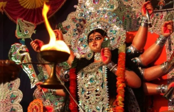 Welcome The Godess And Evoke Deep Spiritual Fervour With These Creative Navratri Aarti Decoration Ideas(2019)