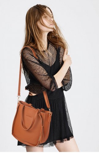 We All Need Those Huge Purses in Our Life to Carry Everything We Need on Daily Basis in Office and in Malls(2020)! Choose the Best Big Purses from Our List to Add to Your Collection!