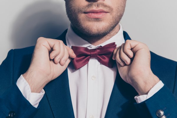 Ini 8 Rekomendasi Dasi Pengantin Pria 2023 yang Oke untuk Tampil Menarik Saat Menikah