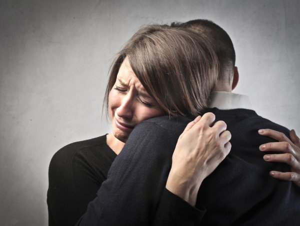गर्भपात के बाद पति को साहस देने के लिए 10 उपहार और इस दर्द से निपटने के सुझाव