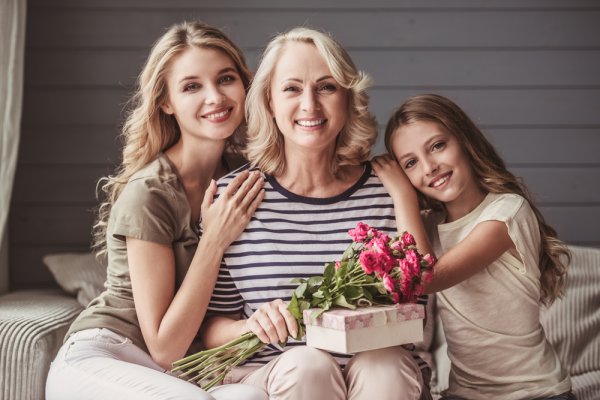 10 Birthday Gifts to Mom from Daughter and How to Shop for the Most Amazing Woman on the Planet