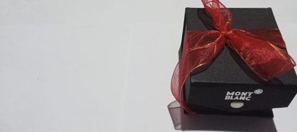 30 Ide Hadiah Kenang-kenangan untuk Atasan yang Bisa Dikenang Rekomendasi Pakar Kado