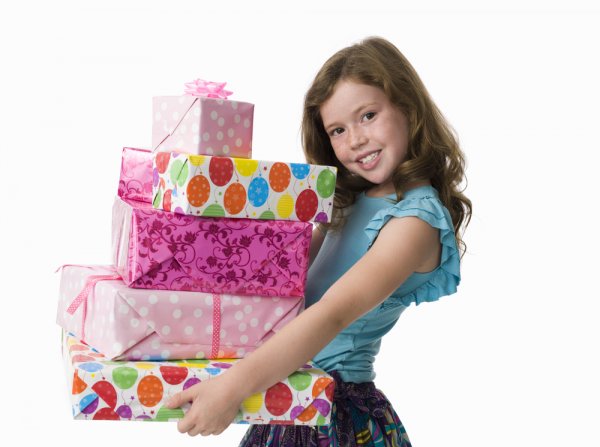 Importance of Presenting Gifts to Your 8 Year Old Girl and 10 Fun Gift Ideas for Her