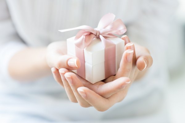 Selecting the Right Gift is More of an Art than Your Day-to-Day Task: Gift Buying Tips for You to Get the Perfect Gift for Your Loved One (2020)