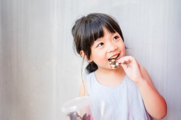 Gợi ý 10 món đồ ăn vặt trẻ em khiến các bé thích mê (năm 2021)