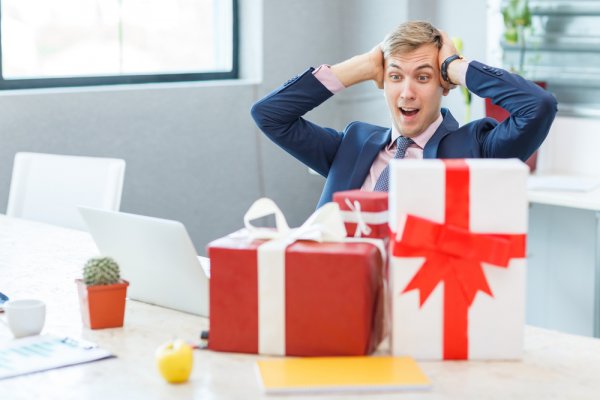 Here are 10 Gifts with an Executive Allure That You Can Present to Male Bosses Yet Keep Things Formal (2019)