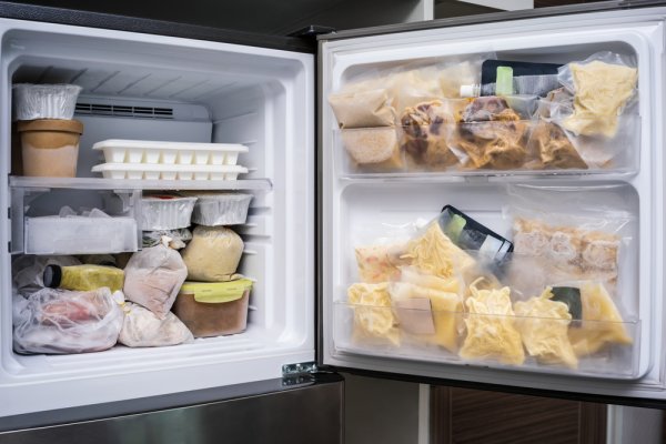 15 Rekomendasi Kulkas Freezer Terbaik untuk Menjaga Makanan Tetap Segar dan Beku (2023)