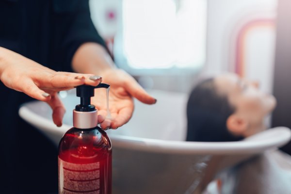 Mau Rambut Cepat Panjang? Ini Dia 10 Rekomendasi Shampo yang Patut Anda Coba!