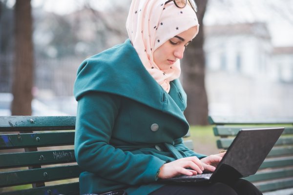 10 Jilbab Simpel dan Cantik untuk Muslimah yang Sibuk