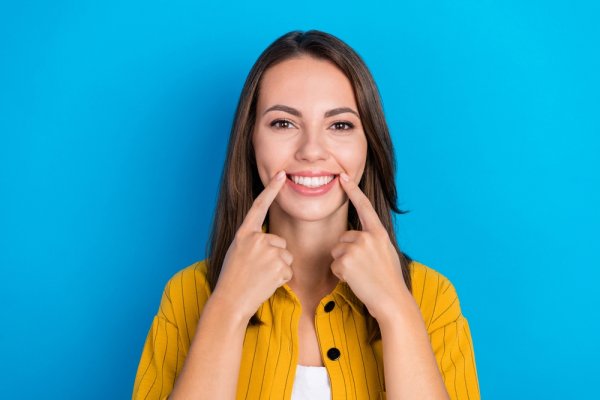 Gigi Lebih Bersih dengan 10 Rekomendasi Merek Dental Floss Ini, Segera Beli Yuk! (2023)