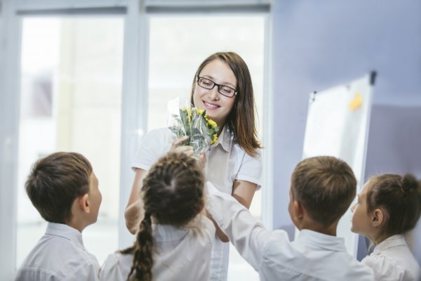Top 10 món quà 20/11 tặng cô giáo ý nghĩa và thiết thực nhất (năm 2020)
