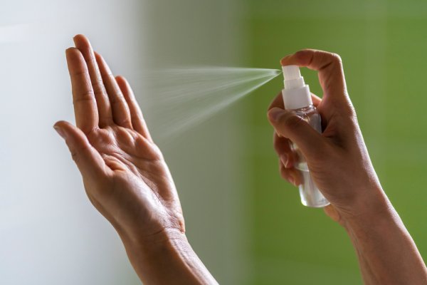 10 Rekomendasi Hand Sanitizer Terbaik untuk Basmi Kuman di Tangan (2021)