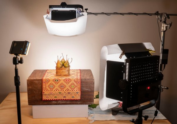 10 Rekomendasi Tripod Lighting Stand Terbaik untuk Pencahayaan Maksimal Studio Foto Anda! (2023)