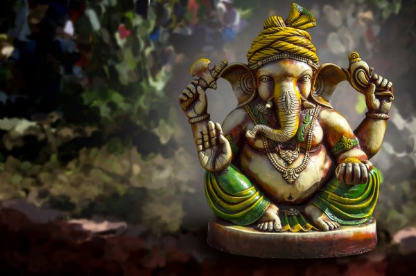 Wear Your Religious Fervour on Your Sleeve: 10 Trendy Ganesh Chaturthi T-Shirts You'll Be Proud to Flaunt (2019)