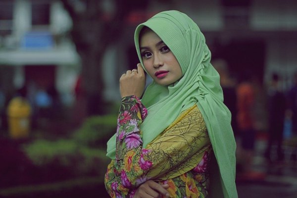 10 Rekomendasi Hijab Bergo yang Nyaman dan Bikin Tampilan Stylish dalam Sekejap (2023)