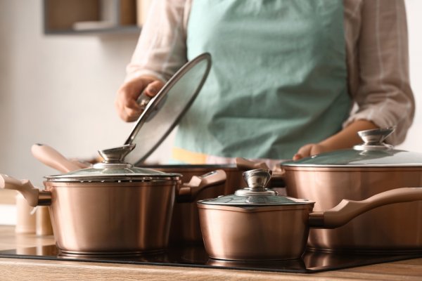 15 Rekomendasi Cookware Set Terbaik untuk Memasak Jadi lebih Efisien (2023)