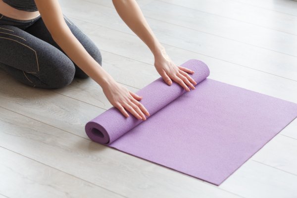 15 Rekomendasi Yoga Mat Terbaik untuk Jaga Kebugaran Tubuh (2023)