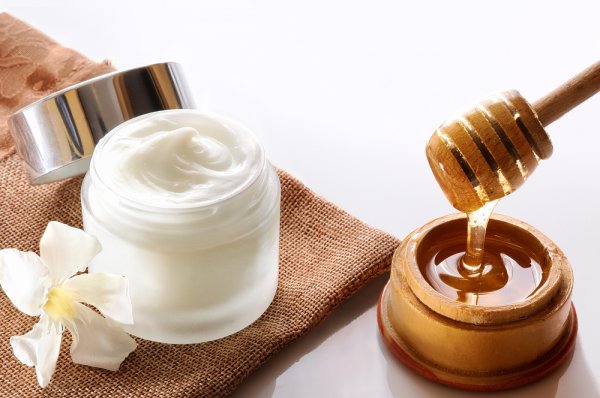 Honey-Based Beauty Products for the Skin and Hair, Full of Beneficial Properties to Revitalize the Skin and Give You Smooth and Shiny Hair(2020). 