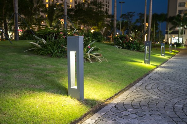 15 Rekomendasi Lampu Taman yang Bagus untuk Pencahayaan dan Keamanan (2023)