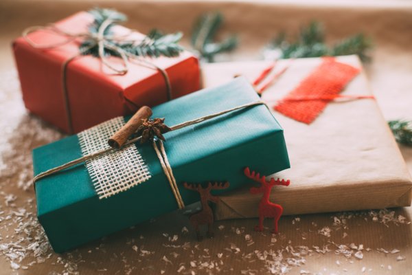 Get the Best Gifts for Your Boyfriend: 12 Ideas with Images of Gift for Boyfriend, Gift Wrapping Techniques and More