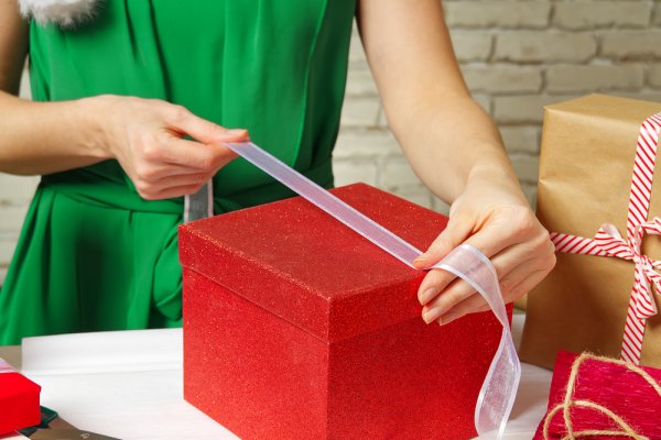 Have You Got Your Loved One a Gift That's Too Difficult to Pack? Here are the Best Gift Wrapping Ideas for Odd Shapes to Your Rescue! (2021)