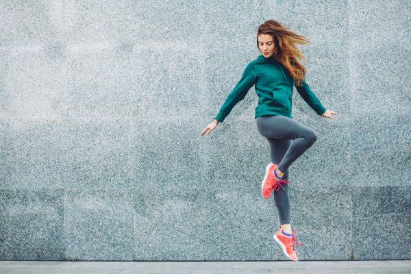 15 Rekomendasi Sepatu Nike Terbaru untuk Wanita yang Aktif (2023)