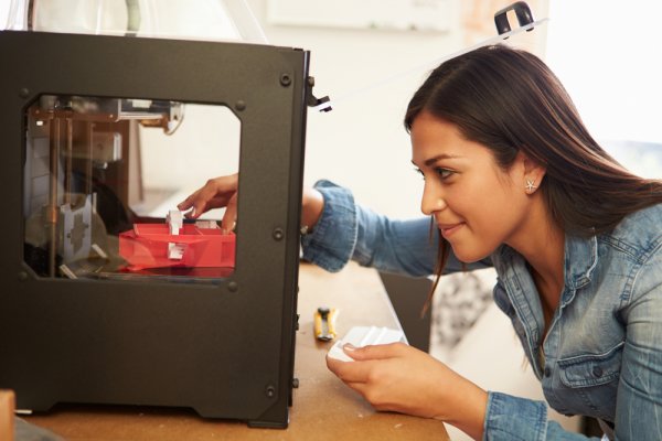 10 Rekomendasi 3D Printer Termurah Berkualitas Baik (2023)