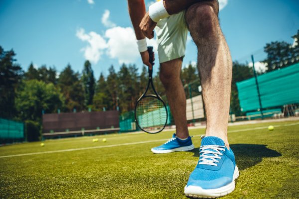 Tanding Makin Nyaman dengan 15 Rekomendasi Sepatu Tenis Pria yang Berkualitas! (2023)