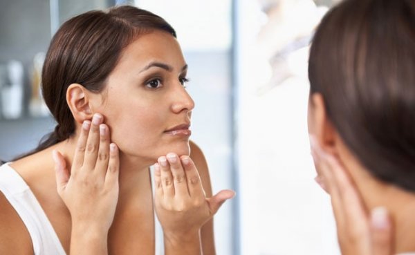 झुर्रियों को रोकने और ठीक करने के लिए अपने चेहरे पर इन 8 सर्वश्रेष्ठ घरेलू उपचारों का उपयोग करें। झुर्रियों से छुटकारा पाने के लिए सौंदर्योपचार प्रक्रियाएं।(2020)
