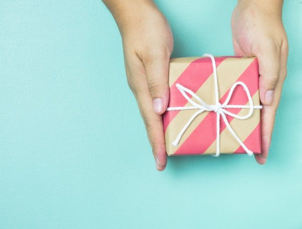 Need a Small Gift for an Impromptu Celebration or a Cute Gift in a Small Budget? Here are 16 Gift Ideas for Small Occasions (2018)