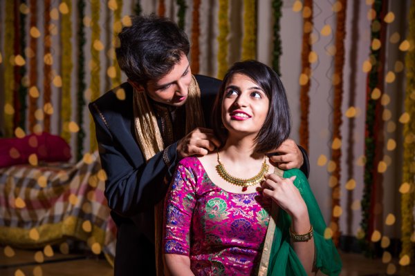 Break Your Wife's Fast with a Cute Surprise This Karwa Chauth: 10 Elegant Karwa Chauth Gifts for Your Beautiful Wife (2019)