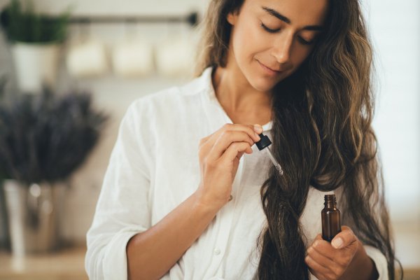 10 chai dưỡng tóc phục hồi giúp bạn có mái tóc chắc khỏe và suôn mượt (năm 2022)