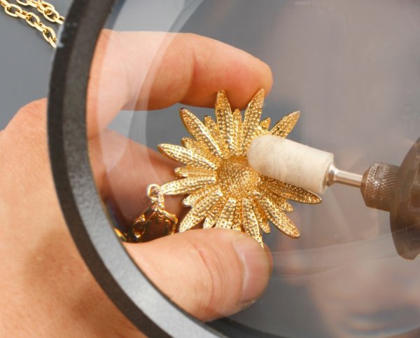 If Your Gold Jewellery is Looking a Little Lackluster, Don't Worry Here is Everything You Should Know about Cleaning Your Gold Jewellery.