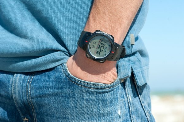 腕時計 防水 10気圧防水の表す意味とは。防水性能や時計の種類について解説