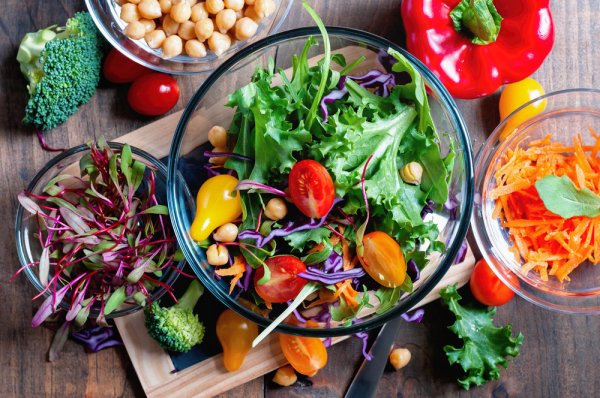 Bật mí 7 công thức chế biến món salad giảm cân hiệu quả, ngon miệng dễ làm tại nhà