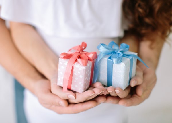 Top 10 quà sinh nhật cho bạn nữ giá rẻ mà ý nghĩa (năm 2020)