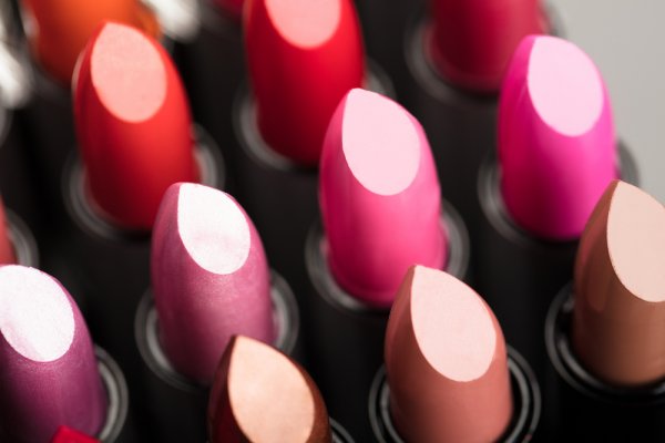 Buat Tahun Barumu Semakin Menarik dengan 10 Rekomendasi Lipstik agar Tampilanmu Lebih Segar!