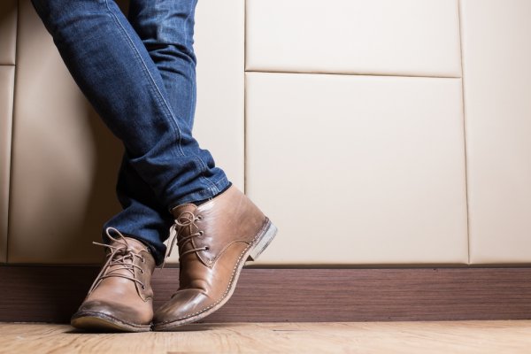 Image result for Kenapa Sepatu Kulit Mudah Mengelupas? Nah, Baca Tips Dan Penjelasannya Berikut