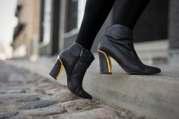 15 Rekomendasi Merek Sepatu Boots Fashionable untuk Wanita (2023)