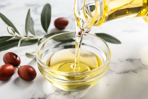 Treat Your Skin to Jojoba Oil. 15 Different Ways Jojoba Oil Can Benefit Your Skin and Hair + 5 of the Top Brands in India for Jojoba Oil 