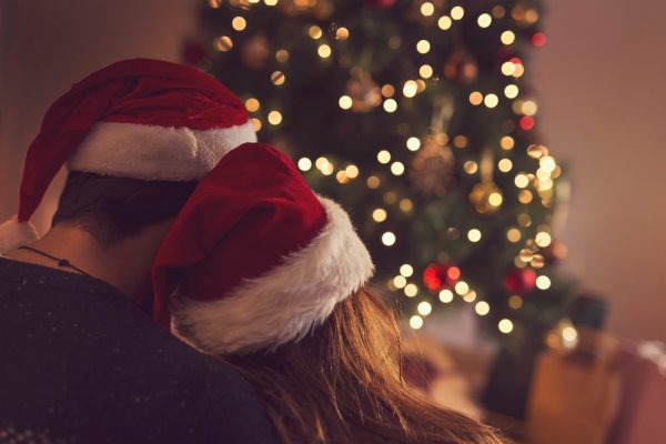 Celebrating Your First Christmas with Your Husband? Mark This Special Occasion with 10 Amazing Christmas Gifts for Him (2019)