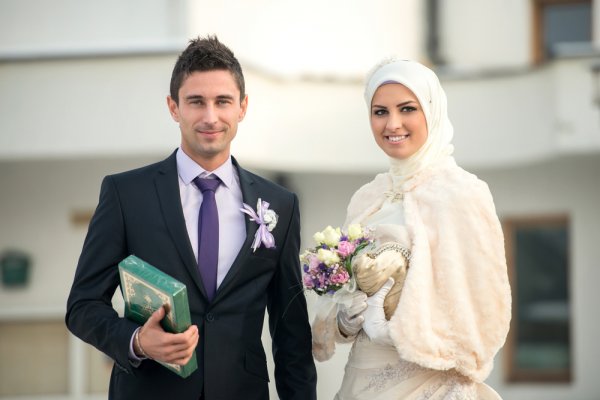 10 Pilihan Baju Pengantin Muslim yang Membuat Tampilan Menawan di Hari Istimewa (2023)