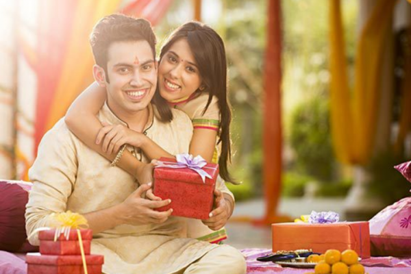 Make Him Feel Special on Bhai Dooj, Here are 10 Trendy Bhai Dooj Gift Ideas for Your Brother to Make Him Feel Loved (2020)