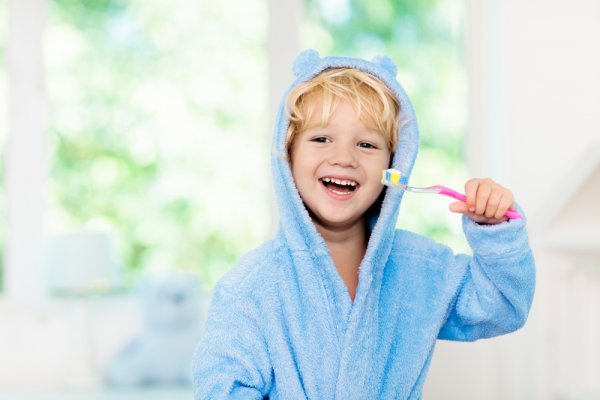15 Rekomendasi Pasta Gigi Anak yang Mengandung Fluoride dan Aman jika Tertelan (2023)