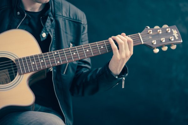 Hobi Musik? Yuk, Cari Tau 15 Rekomendasi Harga Senar Gitar Nylon Terbaik (2023)