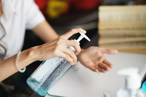 Sterilkan Tangan dari Kuman dengan 10 Rekomendasi Hand Sanitizer Harga Terjangkau dari BP-Guide (2020)