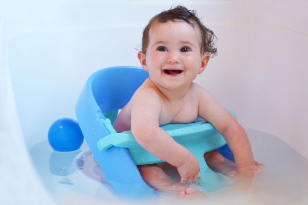 Memandikan Si Kecil Tak Ribet Lagi dengan 8 Rekomendasi Kursi Mandi Bayi Berkualitas nan Menggemaskan