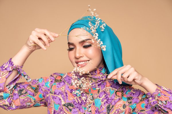 Makin Elegan dengan 10 Rekomendasi Atasan Batik Muslim untuk Wanita Berikut (2020)
