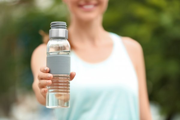 Go Back to the Good Old Days: 10 Best Glass Water Bottles That Are Great Alternatives to Plastic and Steel (2020)