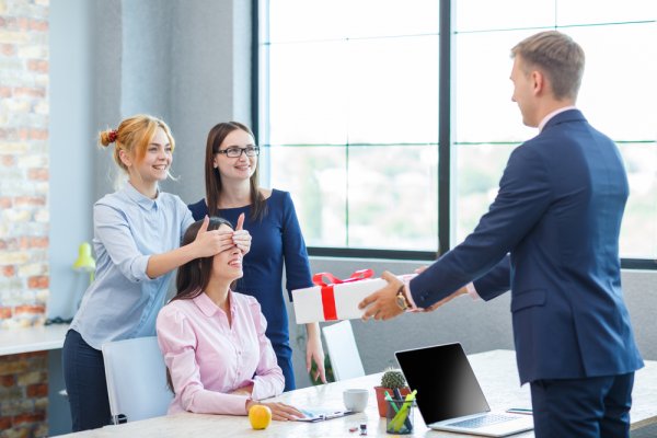 Make Your Employees Happy by Presenting Meaningful and Useful Corporate Gifts to Them. Here are 10 Incredible Employee Gift Ideas for 2019